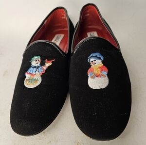 Sz. 8 M vintage pair of slip on shoes‎ with embroidered Santa's, Claire Murray